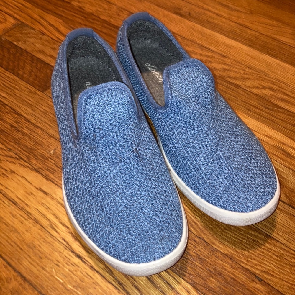 Allbirds tree loungers in Kauri Blue